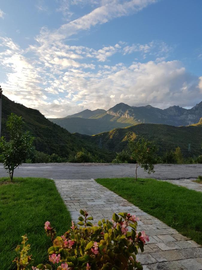 Lugina E Komanit Экстерьер фото