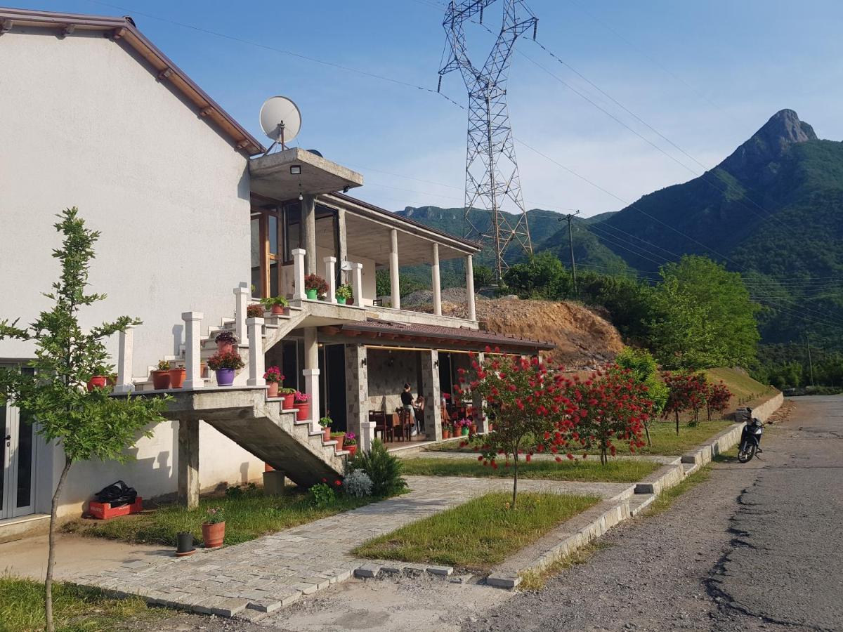 Lugina E Komanit Экстерьер фото