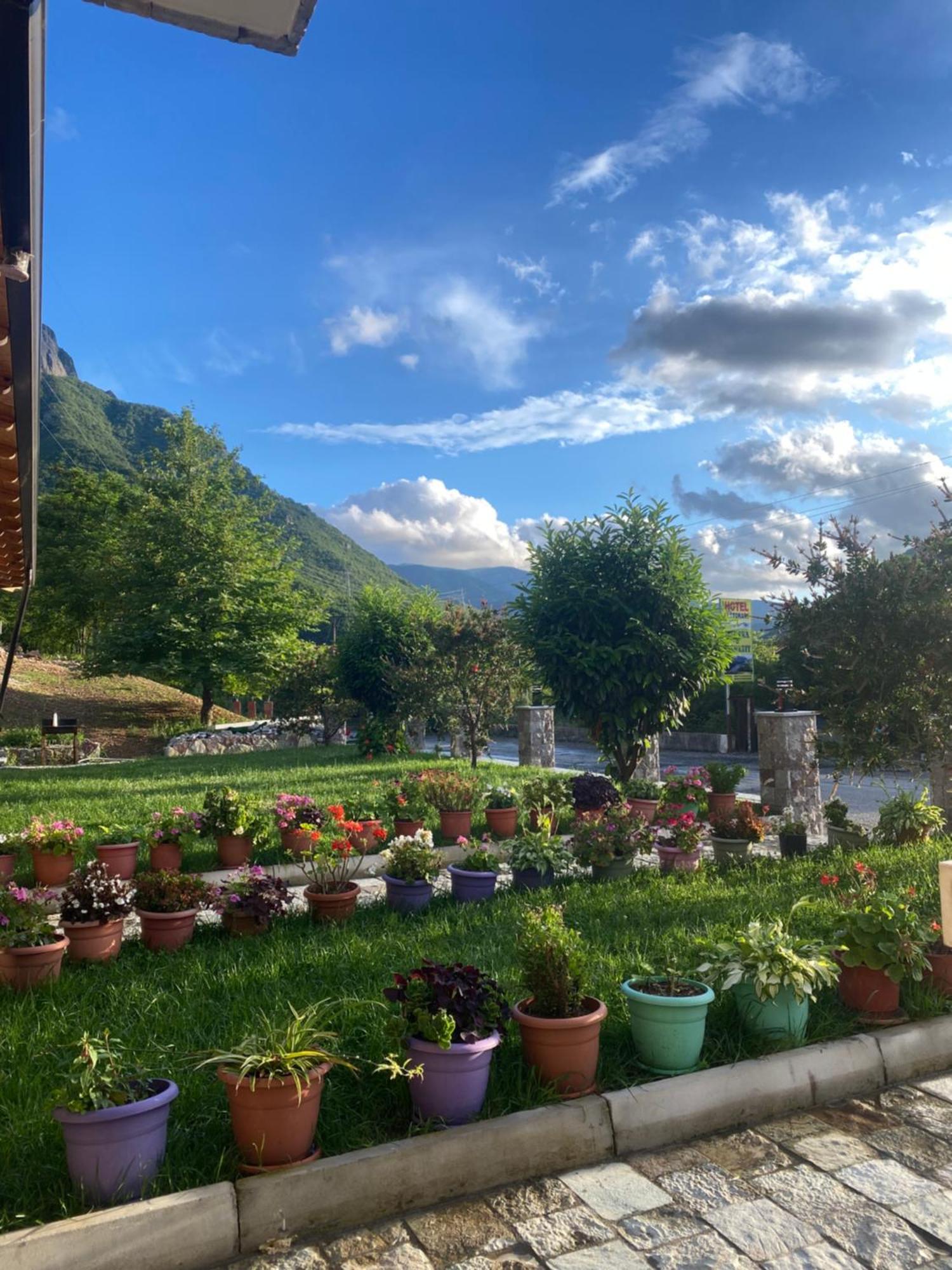 Lugina E Komanit Экстерьер фото